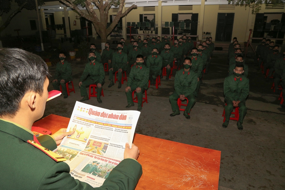 Chế độ đọc báo buổi tối.
